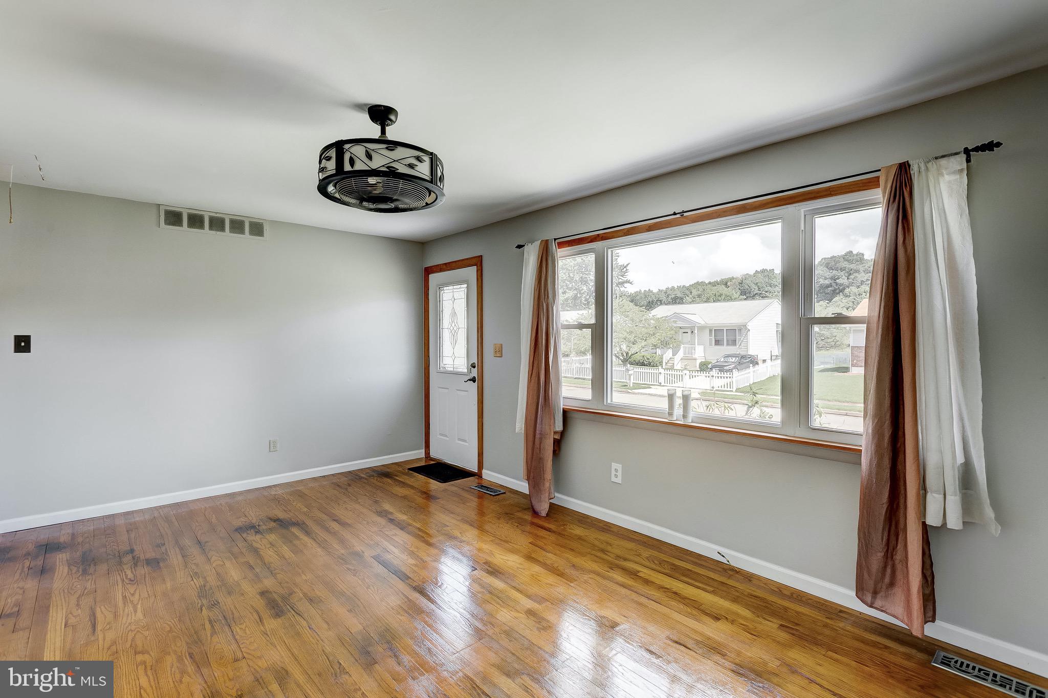 7709 Beekay Road Baltimore, MD 21219 - Photo 7 of 35 Natural Light!