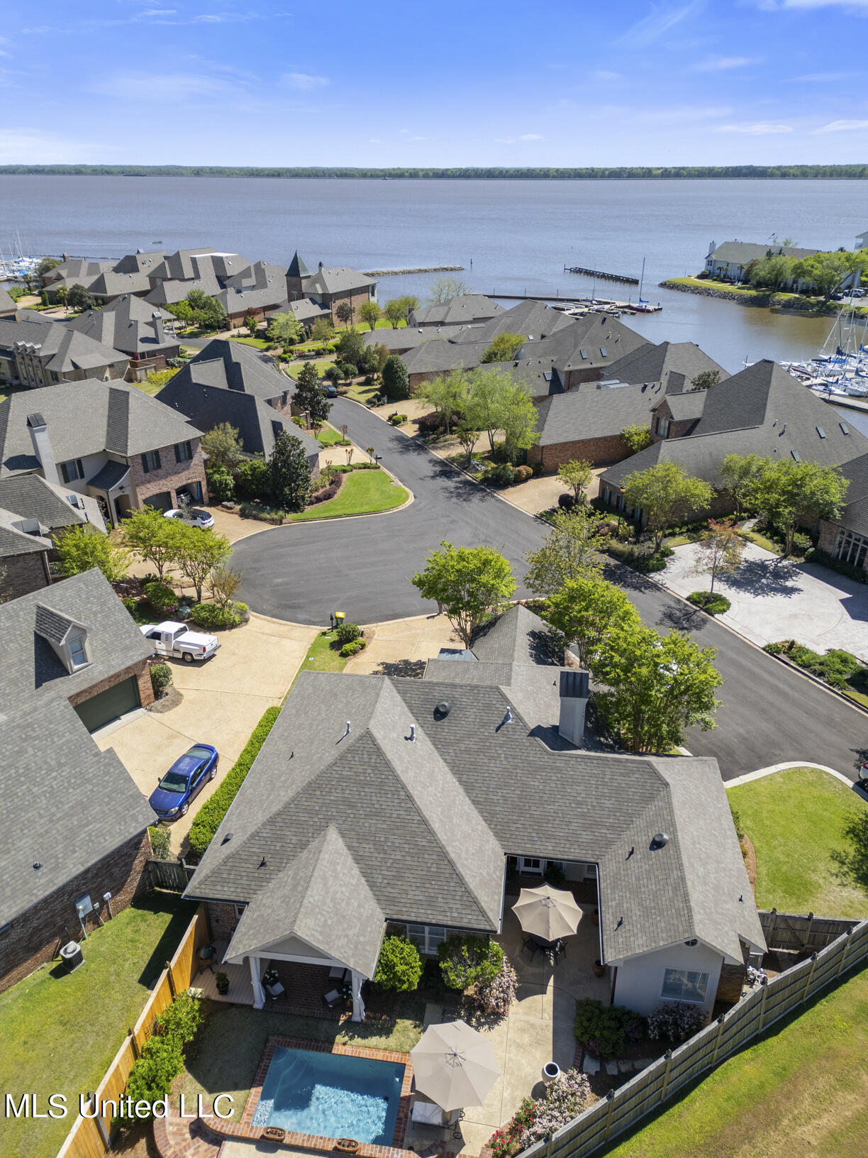 400 Bay Cove Ridgeland, MS 39157 - Photo 23 of 47 400 Bay cove drone final-4