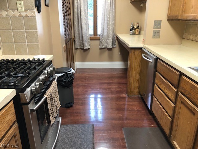 1571 Commodore Road Cleveland, OH 44124 - Photo 12 of 31