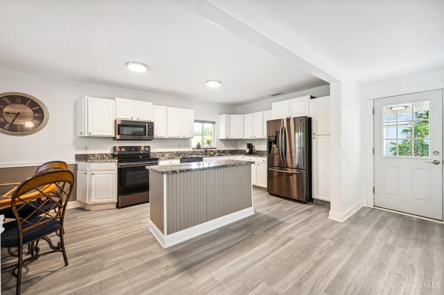 1062 Locust Corner Road Cincinnati, OH 45245 - Photo 8 of 35 Gallery Image 8
