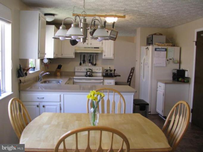 8315 Magic Leaf Road Springfield, VA 22153 - Photo 14 of 25 kitchen w/view of breakfast area
