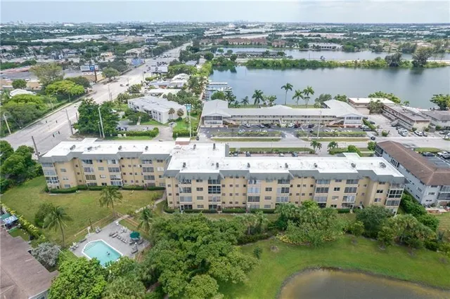 $1,750 | 941 Crystal Lake Drive, Unit 405, Pompano Beach, FL 33064