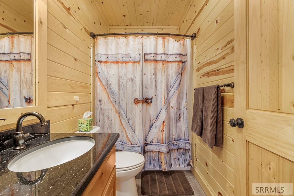 4062 Steelhead Road Island Park, ID 83429 - Photo 39 of 61 Upper Level Bathroom