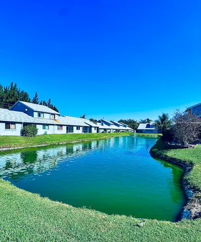 $240,000 | 3795 Island Club Circle East, Unit 10, Lake Worth, FL 33462