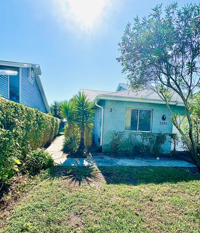 $240,000 | 3795 Island Club Circle East, Unit 10, Lake Worth, FL 33462