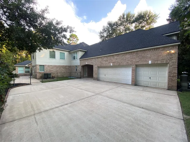 $858,000 | 37518 Edgewater Drive, Pinehurst, TX 77362