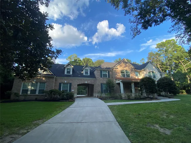 $858,000 | 37518 Edgewater Drive, Pinehurst, TX 77362