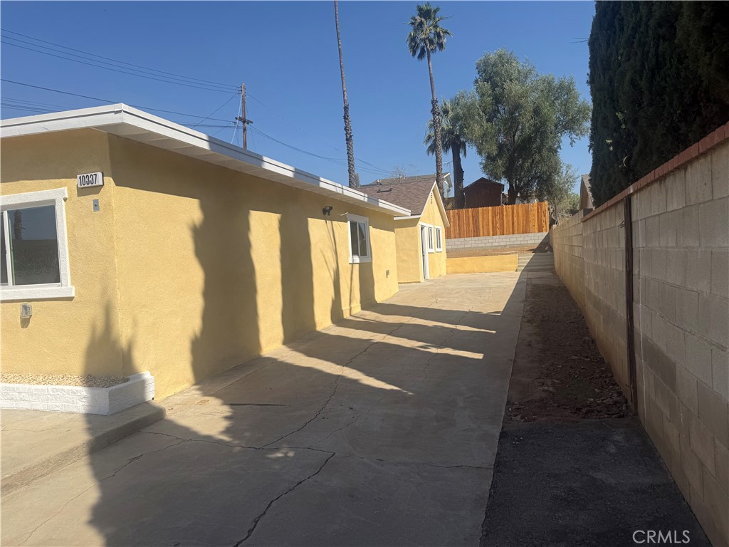 10337 Mull Avenue Riverside, CA 92505 - Photo 3 of 28 a view of a house with a street