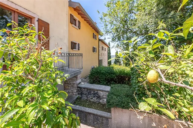 a view of empty room with a fireplace