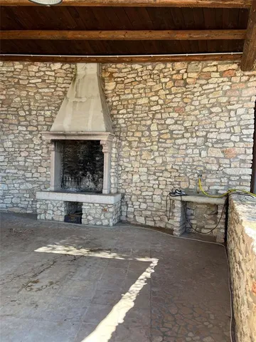 a view of room with wooden ceiling