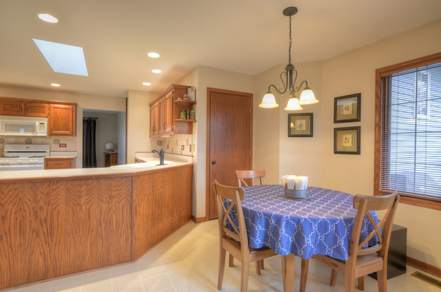 21206 Deerpath Road Frankfort, IL 60423 - Photo 8 of 25 a dining room with furniture and window