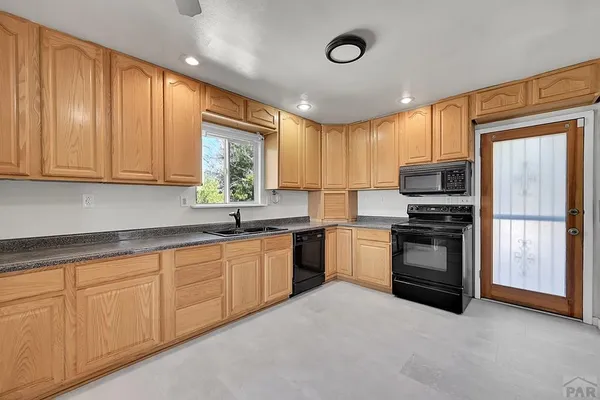 $399,900 | 1015 East 3rd Street, Pueblo, CO 81001