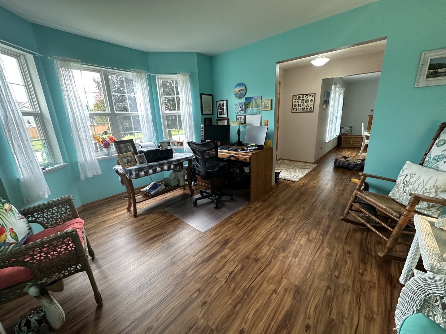 308 Glenbrook Trail McHenry, IL 60050 - Photo 11 of 29 a living room with furniture and wooden floor