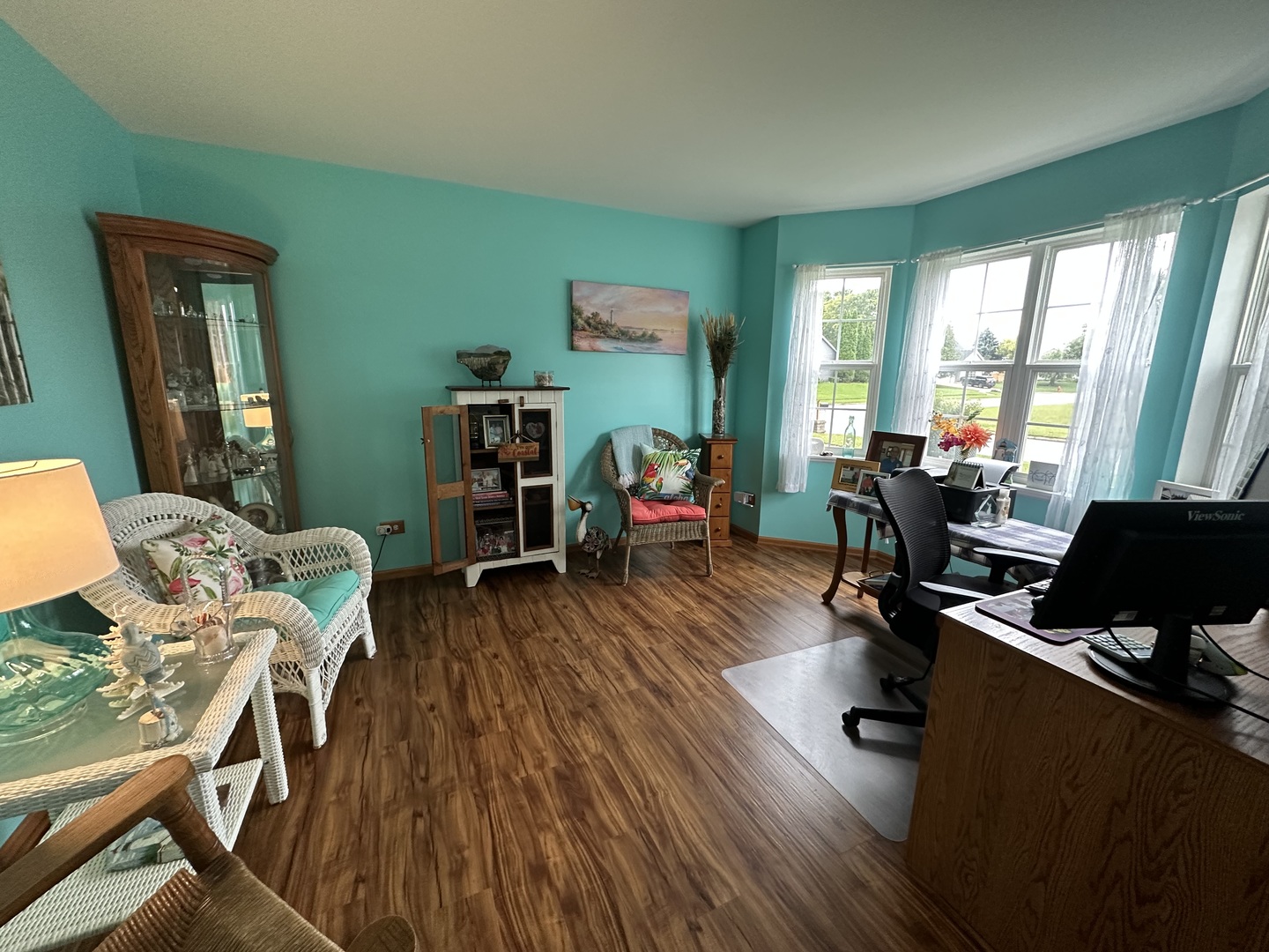 308 Glenbrook Trail McHenry, IL 60050 - Photo 10 of 29 a view of a livingroom with furniture hardwood floor and a living room