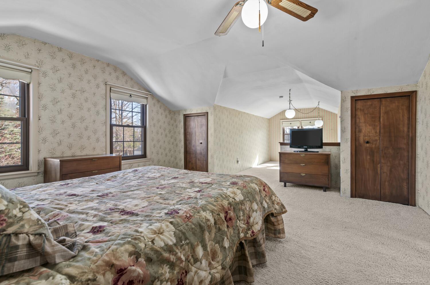 1489 Roslyn Road Grosse Pointe, MI 48236 - Photo 14 of 32 50135751-f2dfda52-f21f-48f5-a6a8-3f004dd44786.JPG