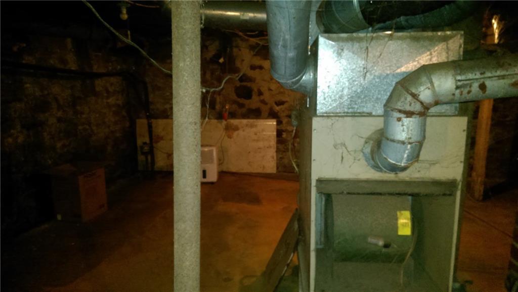 4297 Mercer Street New Lebanon, PA 16145 - Photo 10 of 12 Oil furnace