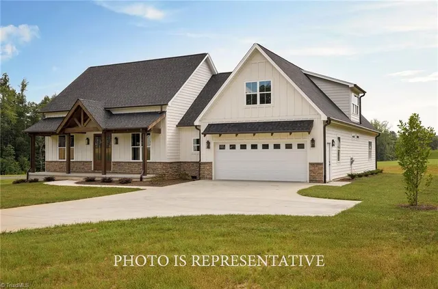 4217 Gracewood Farm Drive, Winston-Salem, NC 27101