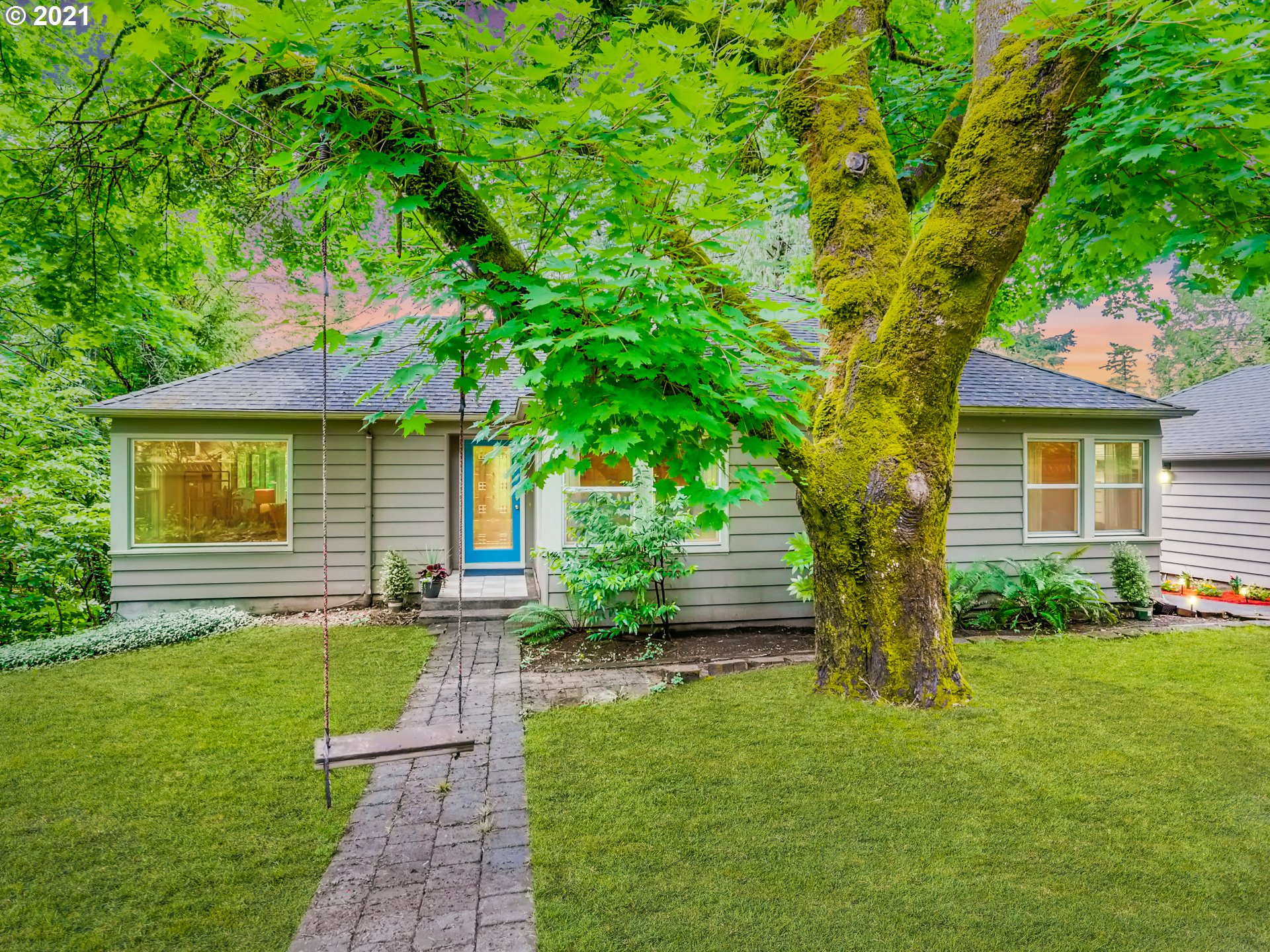 11855 Southwest Lesser Road Portland, OR 97219 - Photo 2 of 32 Gallery Image 2