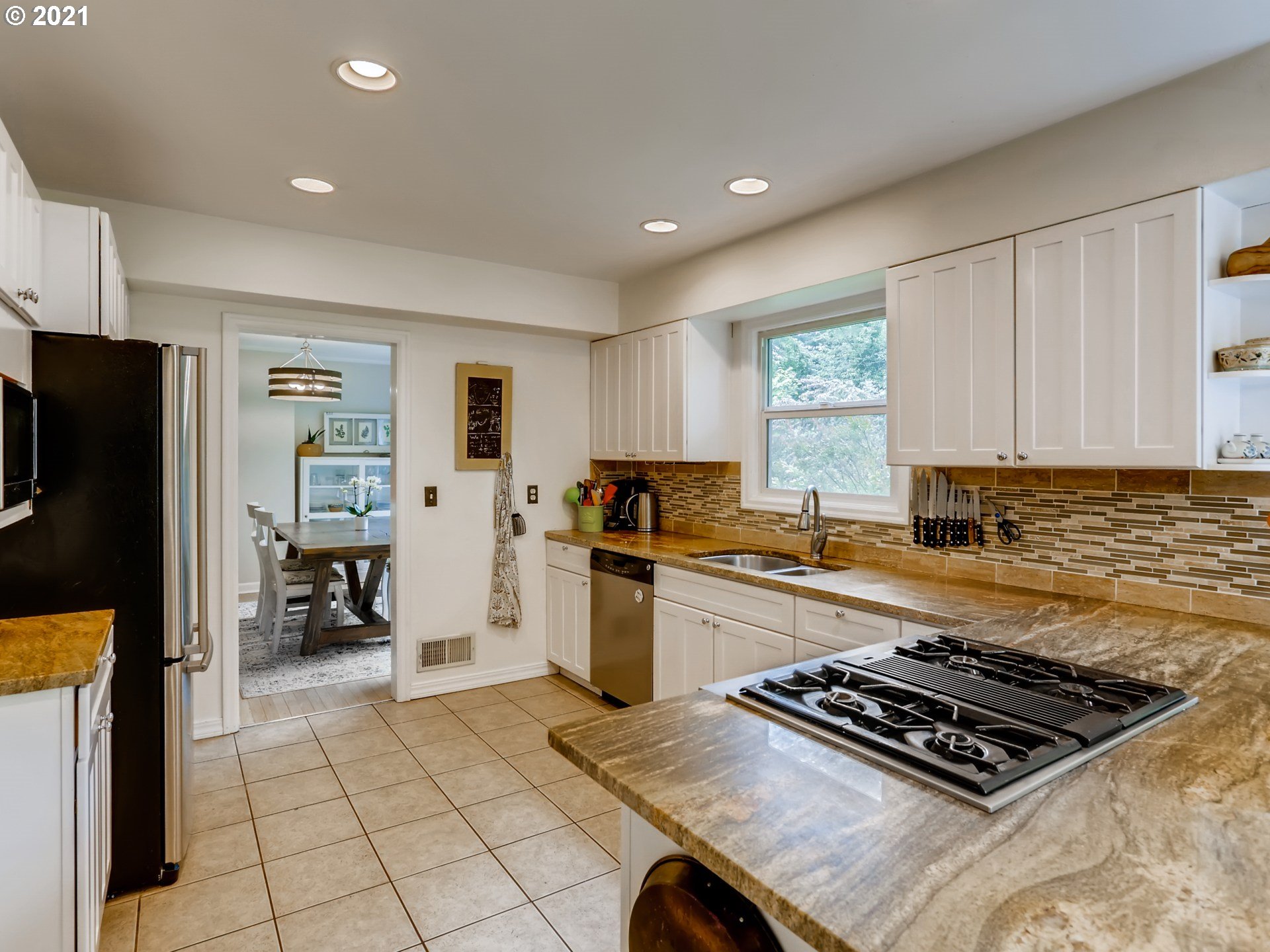 11855 Southwest Lesser Road Portland, OR 97219 - Photo 11 of 32 Gallery Image 11