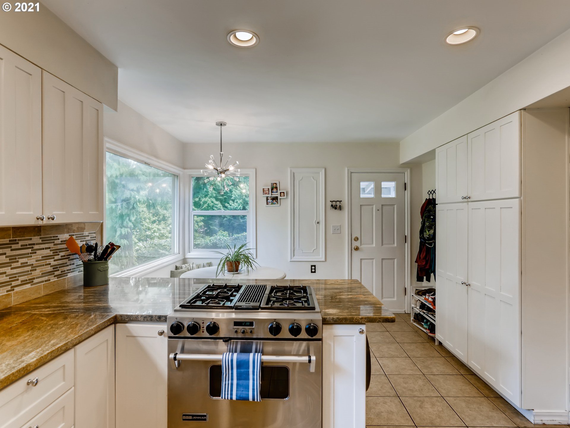 11855 Southwest Lesser Road Portland, OR 97219 - Photo 13 of 32 Gallery Image 13
