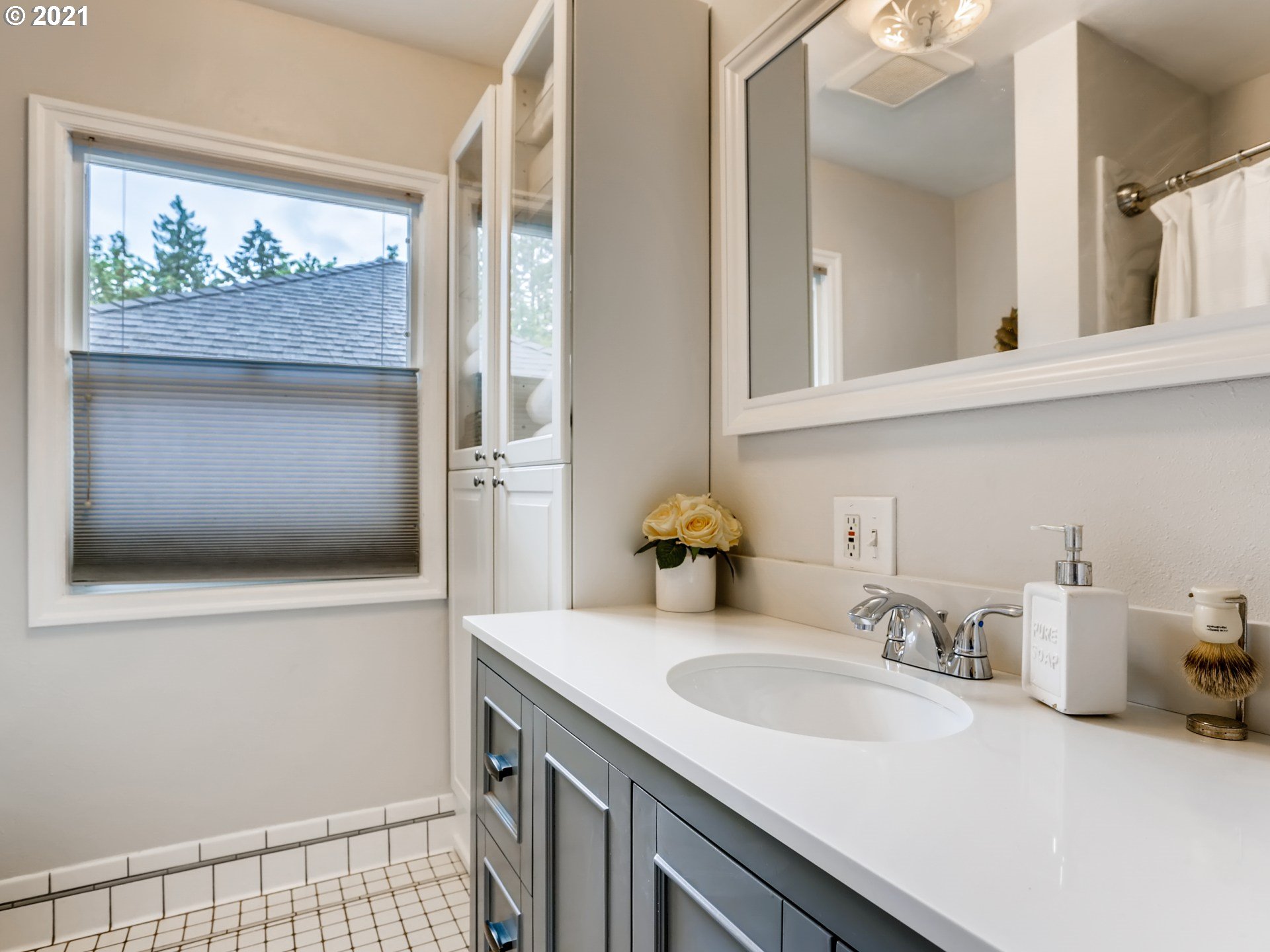 11855 Southwest Lesser Road Portland, OR 97219 - Photo 14 of 32 Gallery Image 14
