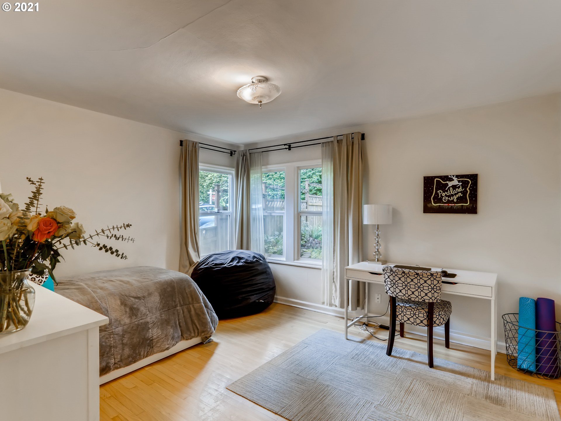 11855 Southwest Lesser Road Portland, OR 97219 - Photo 16 of 32 Gallery Image 16