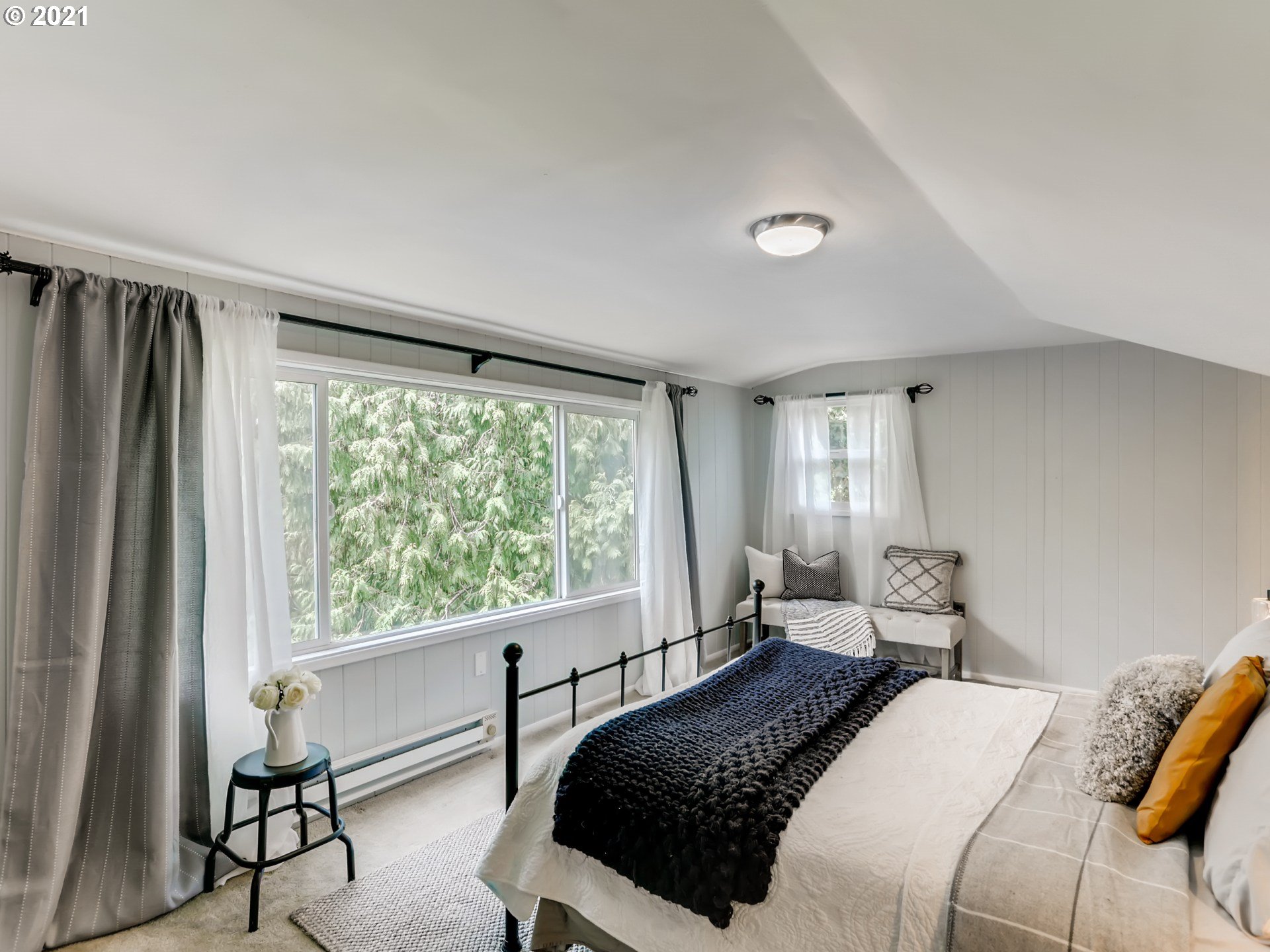 11855 Southwest Lesser Road Portland, OR 97219 - Photo 17 of 32 Gallery Image 17