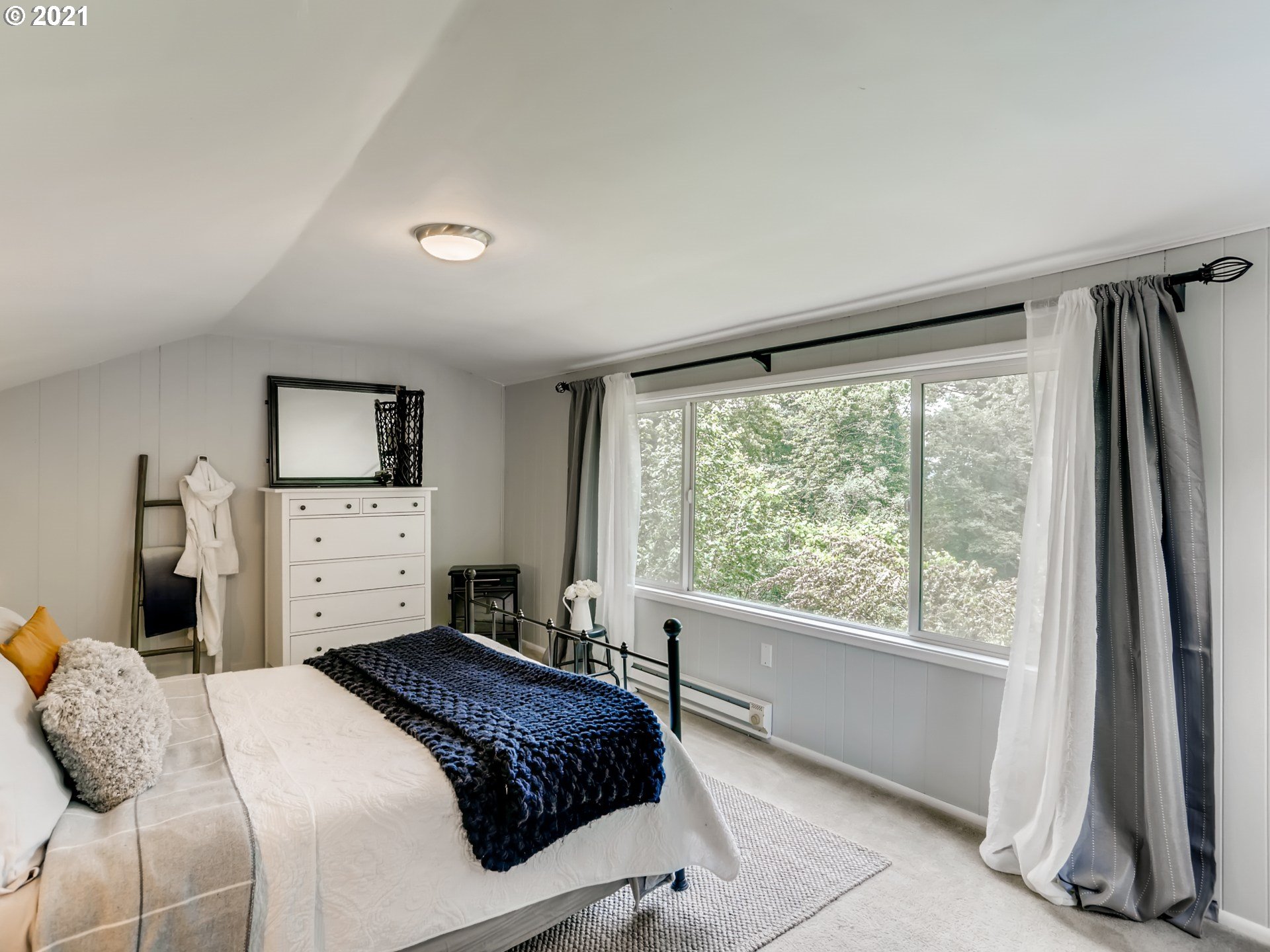 11855 Southwest Lesser Road Portland, OR 97219 - Photo 18 of 32 Gallery Image 18