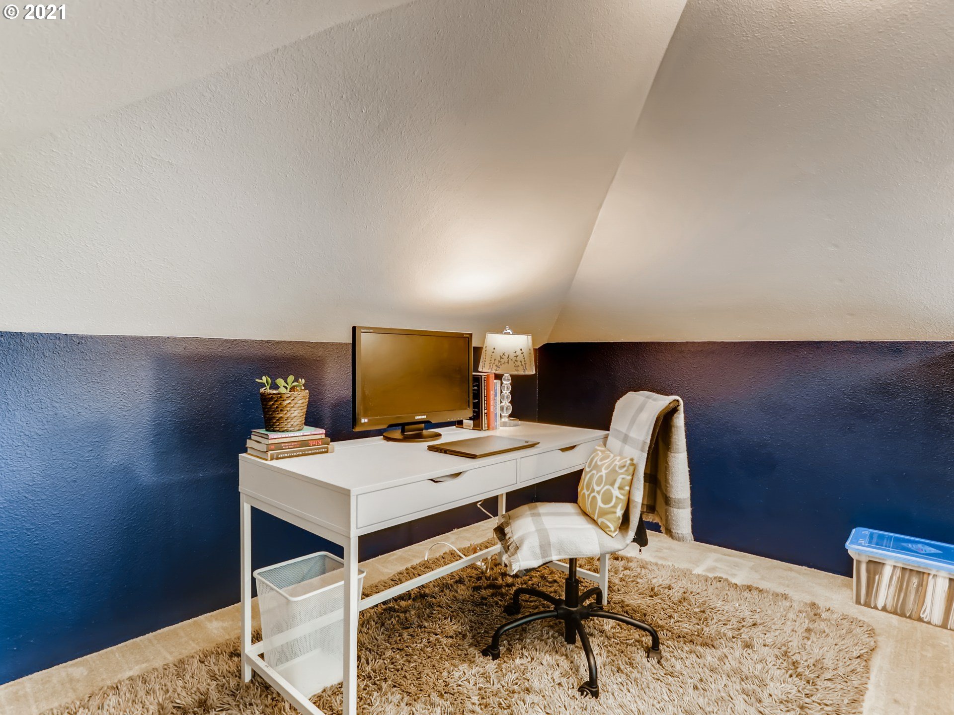 11855 Southwest Lesser Road Portland, OR 97219 - Photo 19 of 32 Gallery Image 19