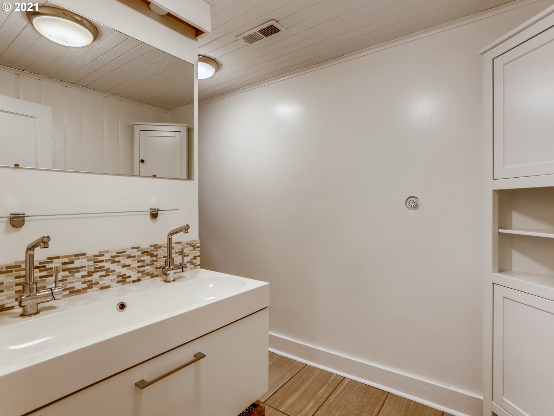 11855 Southwest Lesser Road Portland, OR 97219 - Photo 22 of 32 Gallery Image 22