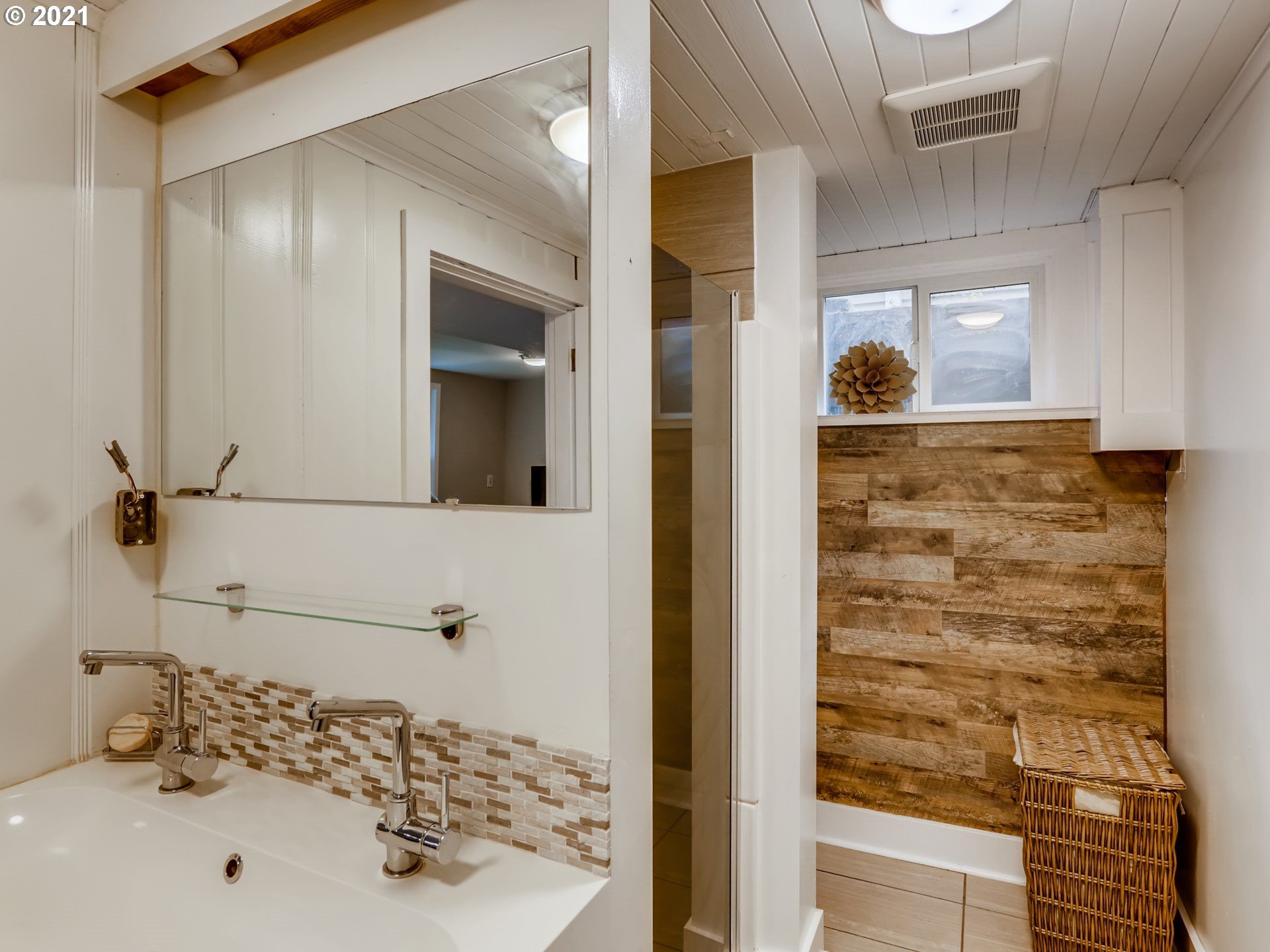 11855 Southwest Lesser Road Portland, OR 97219 - Photo 23 of 32 Gallery Image 23