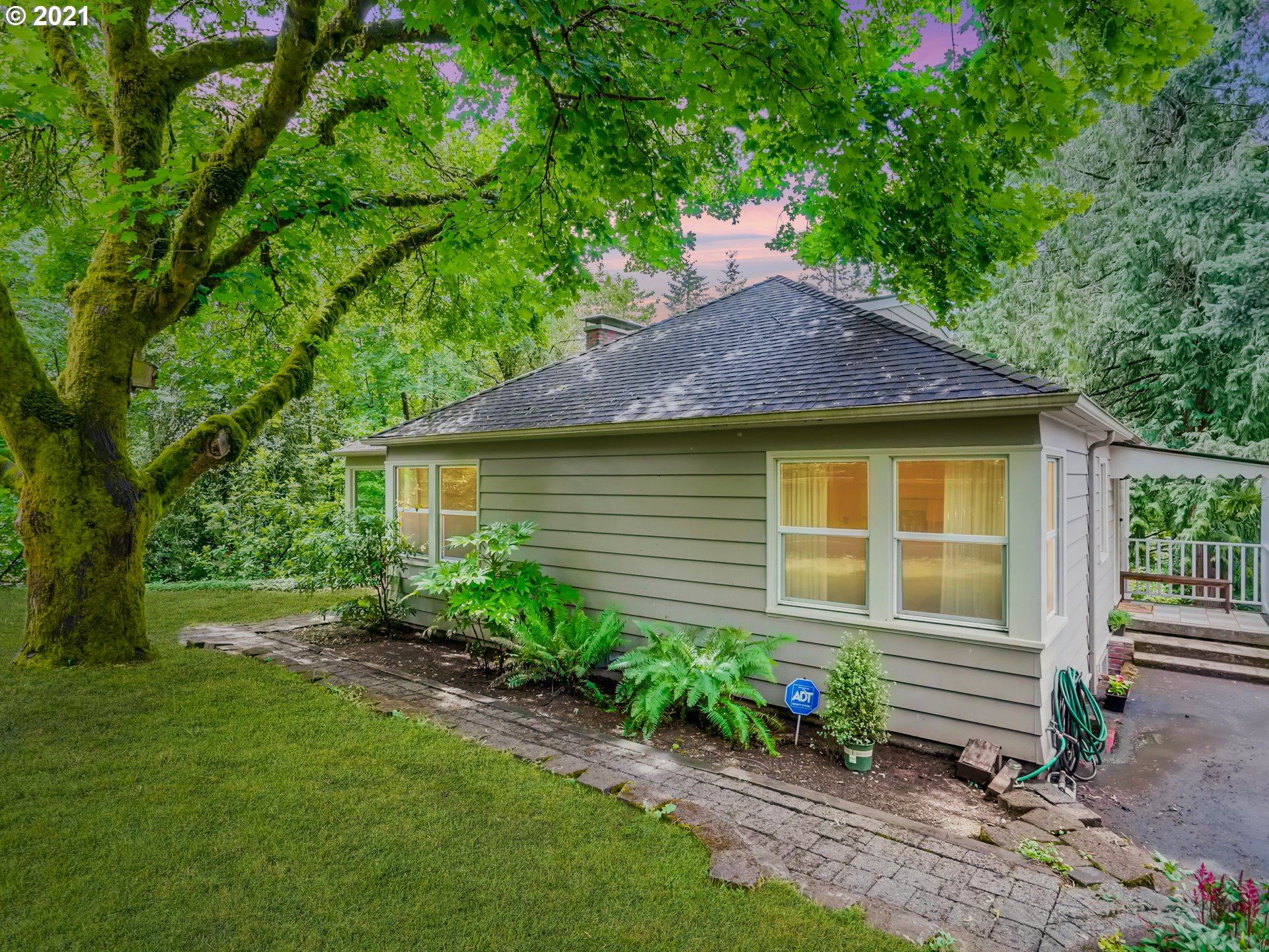 11855 Southwest Lesser Road Portland, OR 97219 - Photo 29 of 32 Gallery Image 29