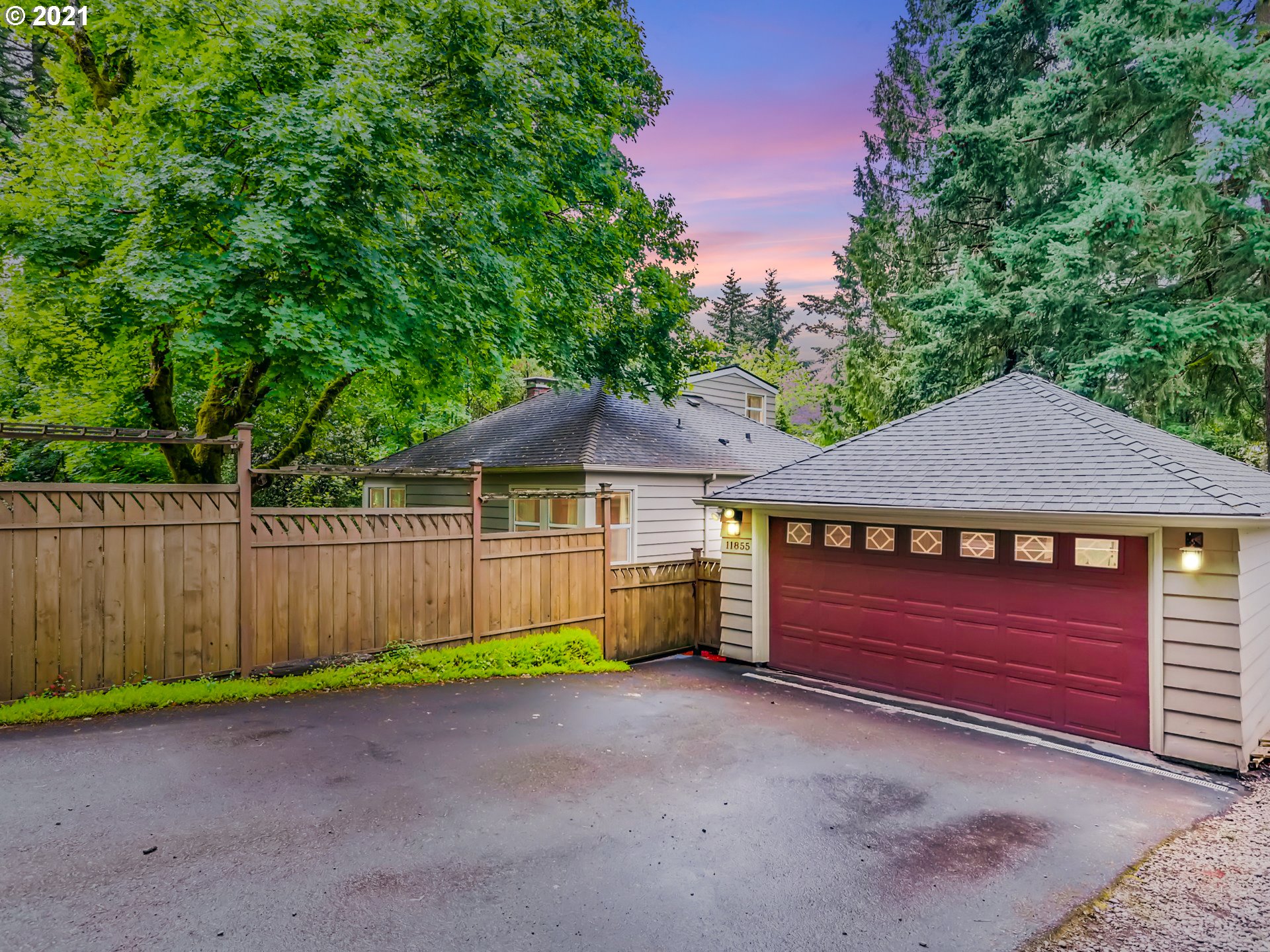 11855 Southwest Lesser Road Portland, OR 97219 - Photo 31 of 32 Gallery Image 31