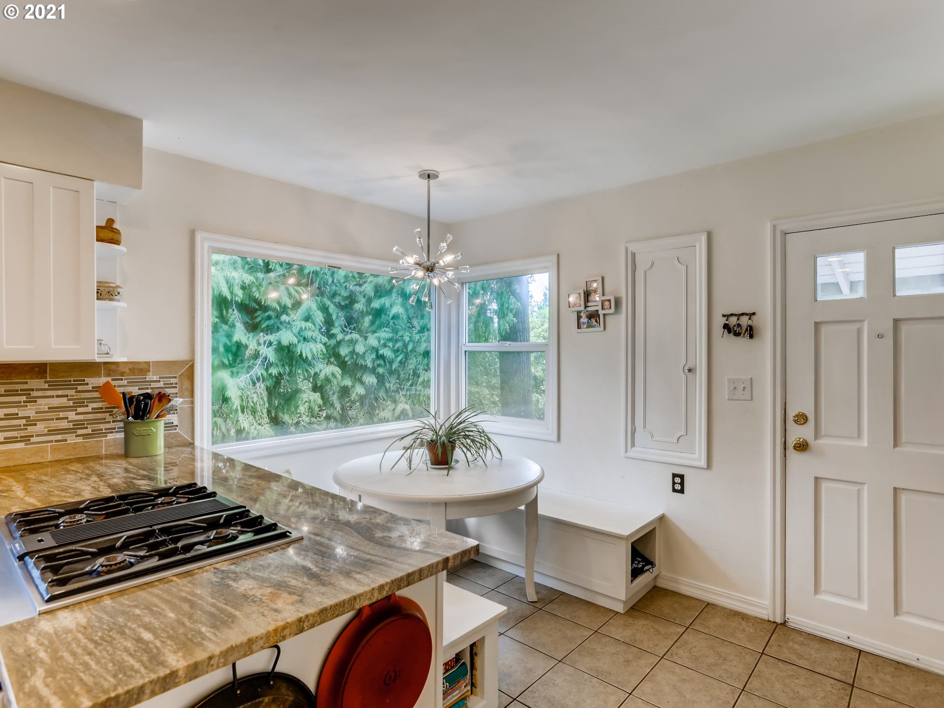 11855 Southwest Lesser Road Portland, OR 97219 - Photo 7 of 32 Gallery Image 7
