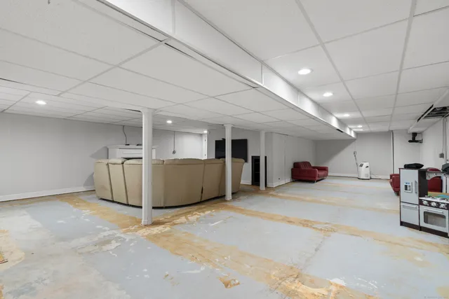 a view of a livingroom with furniture