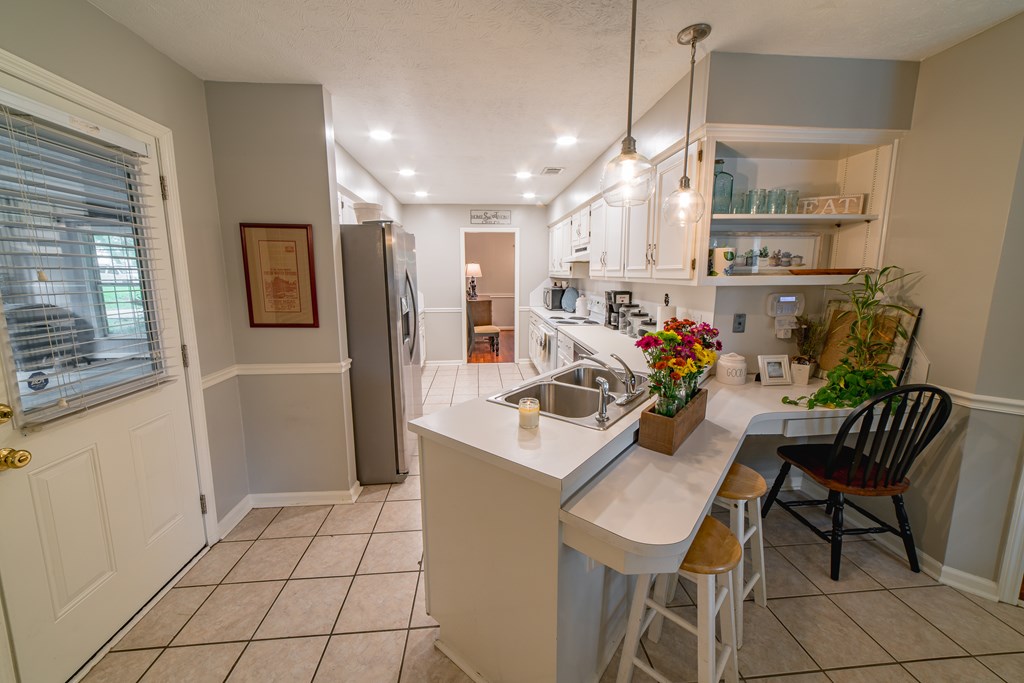 4409 Conisburgh Way Columbus, GA 31907 - Photo 11 of 49 Breakfast bar