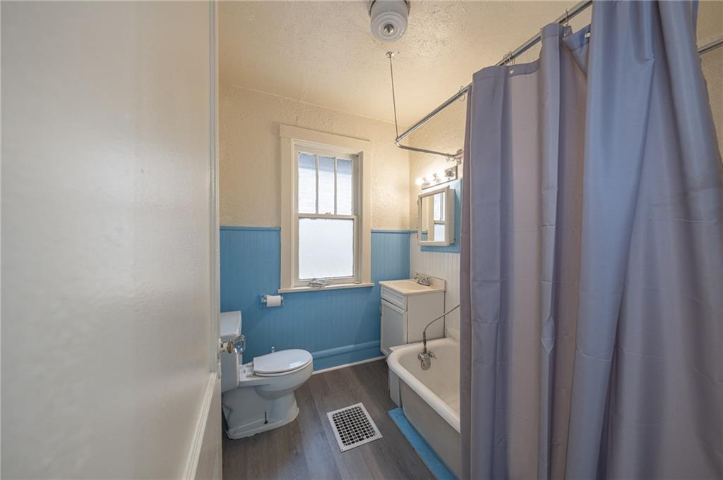 7315 Whipple Street Pittsburgh, PA 15218 - Photo 17 of 24 a bathroom with a toilet a sink and bathtub