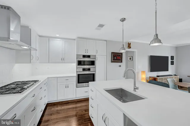 $1,395,000 | 4915 Hampden Lane, Unit 204, Bethesda, MD 20814