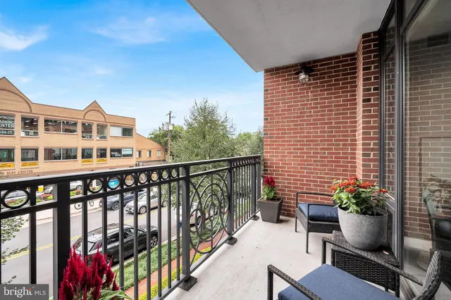 $1,395,000 | 4915 Hampden Lane, Unit 204, Bethesda, MD 20814