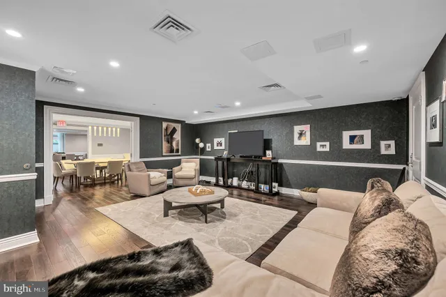 $1,395,000 | 4915 Hampden Lane, Unit 204, Bethesda, MD 20814