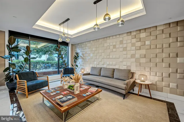 $1,395,000 | 4915 Hampden Lane, Unit 204, Bethesda, MD 20814