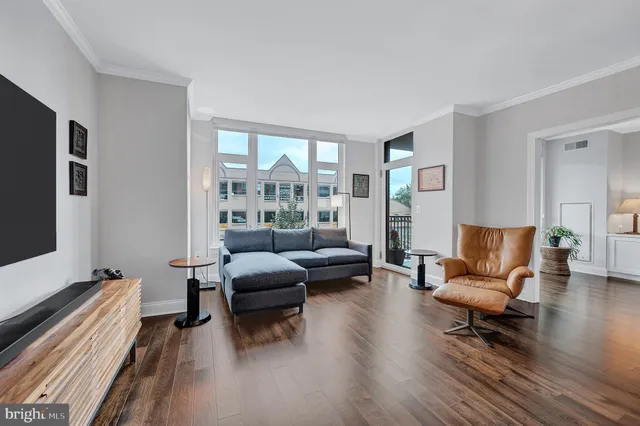 $1,395,000 | 4915 Hampden Lane, Unit 204, Bethesda, MD 20814