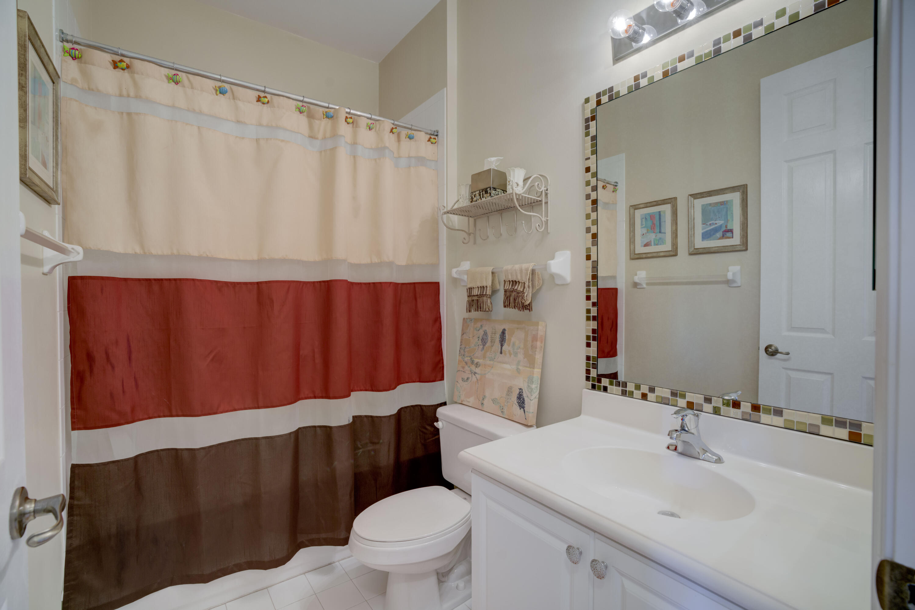 4166 Stadium Drive Jupiter, FL 33458 - Photo 16 of 36 4166 Stadium Guest Bathroom upstairs