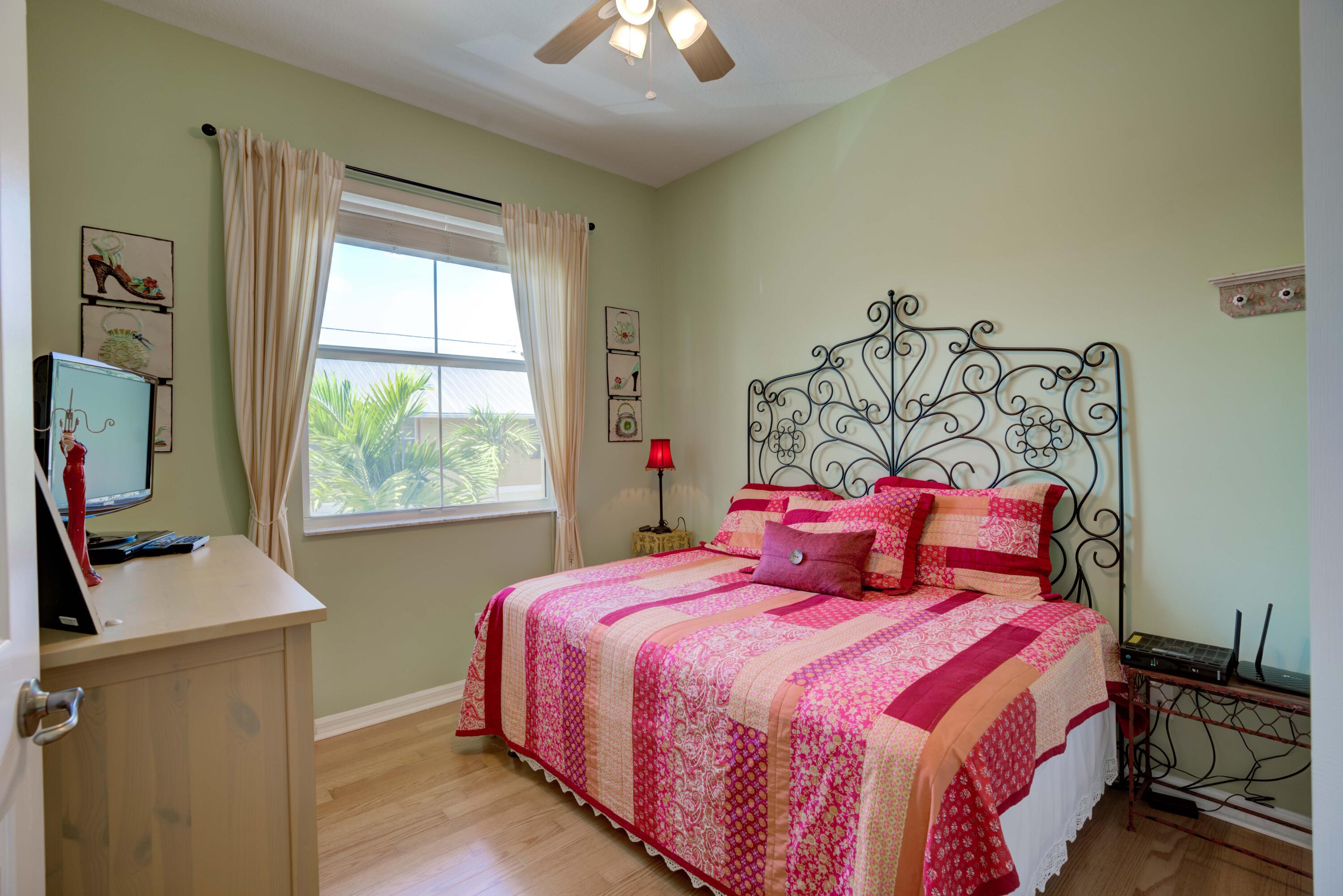 4166 Stadium Drive Jupiter, FL 33458 - Photo 18 of 36 4166 Stadium Guest Bathroom 2 upstairs