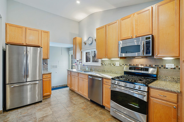 241 Chipili Drive Northbrook, IL 60062 - Photo 5 of 15