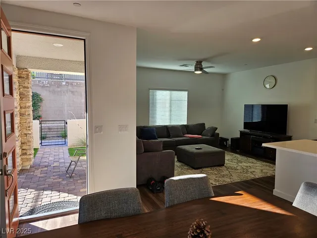 $3,000 | 600 Carriage Hill Drive, Unit 1114, Las Vegas, NV 89138