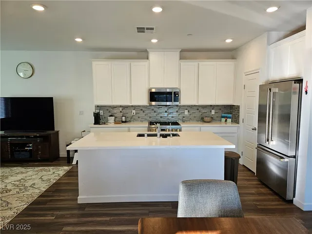 $3,000 | 600 Carriage Hill Drive, Unit 1114, Las Vegas, NV 89138