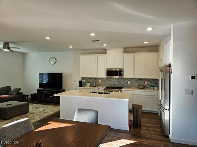 $3,000 | 600 Carriage Hill Drive, Unit 1114, Las Vegas, NV 89138