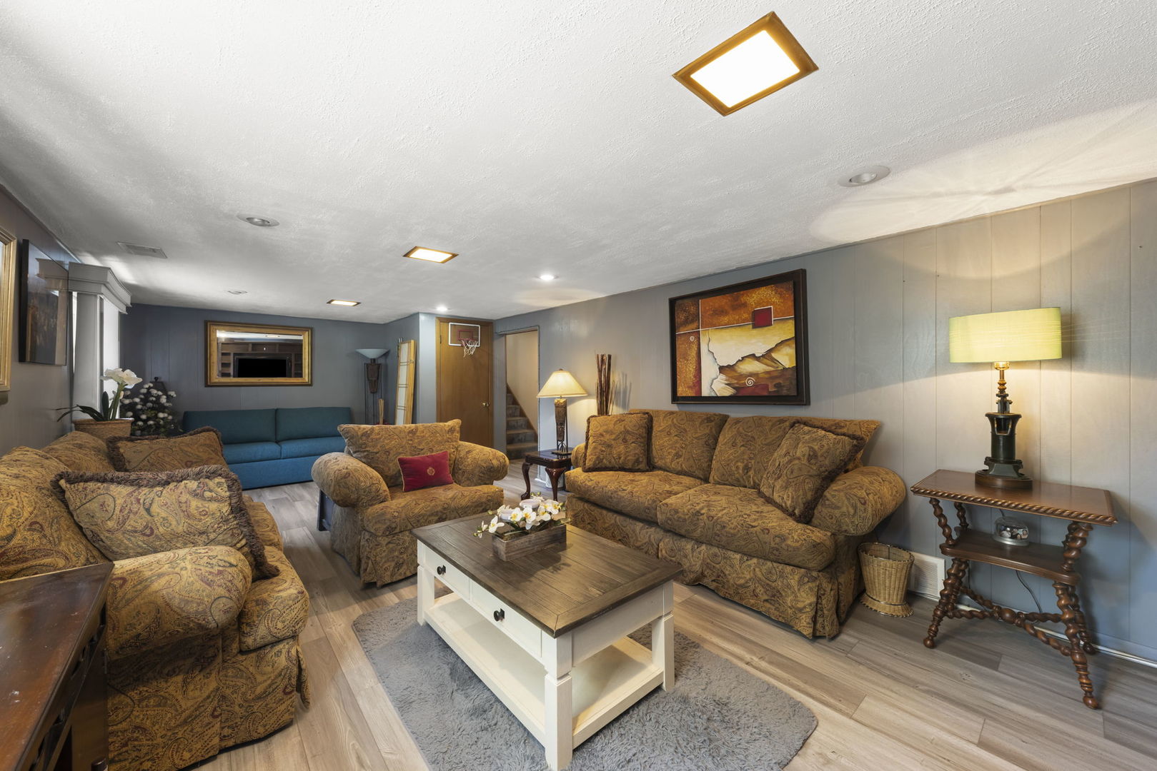 5628 Hawthorne Avenue Berkeley, IL 60163 - Photo 14 of 18 a living room with furniture a lamp and a flat screen tv