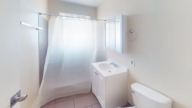 $950 | 875 East 87th Place, Unit 3W, Chicago, IL 60619